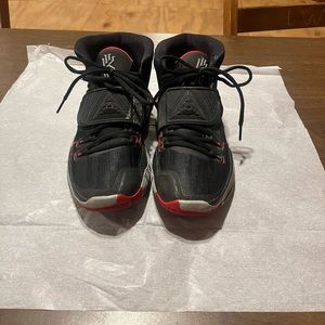 Kyrie 6 “bred” Size 9